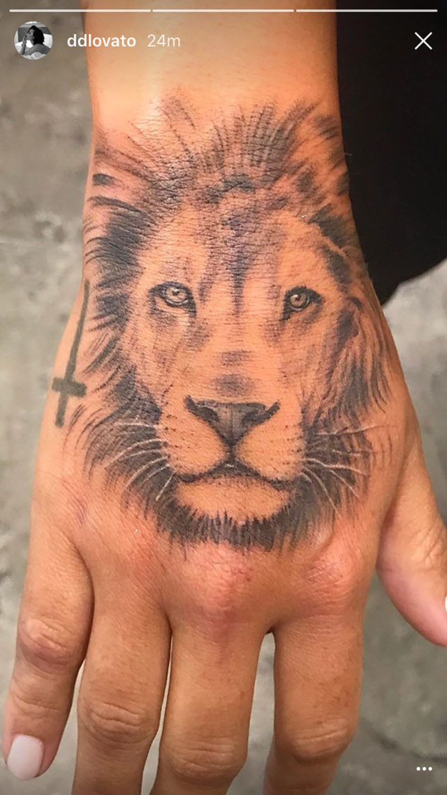 Demi Lovato Gets A Tattoo Of A Lion On Her Hand Celebuzz