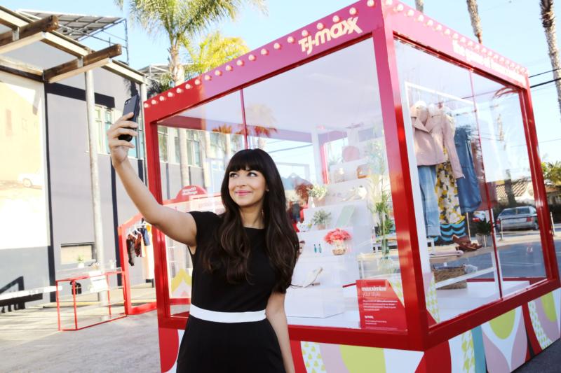 Game of Maxximizing - Maxximize Your Style with Hannah Simone